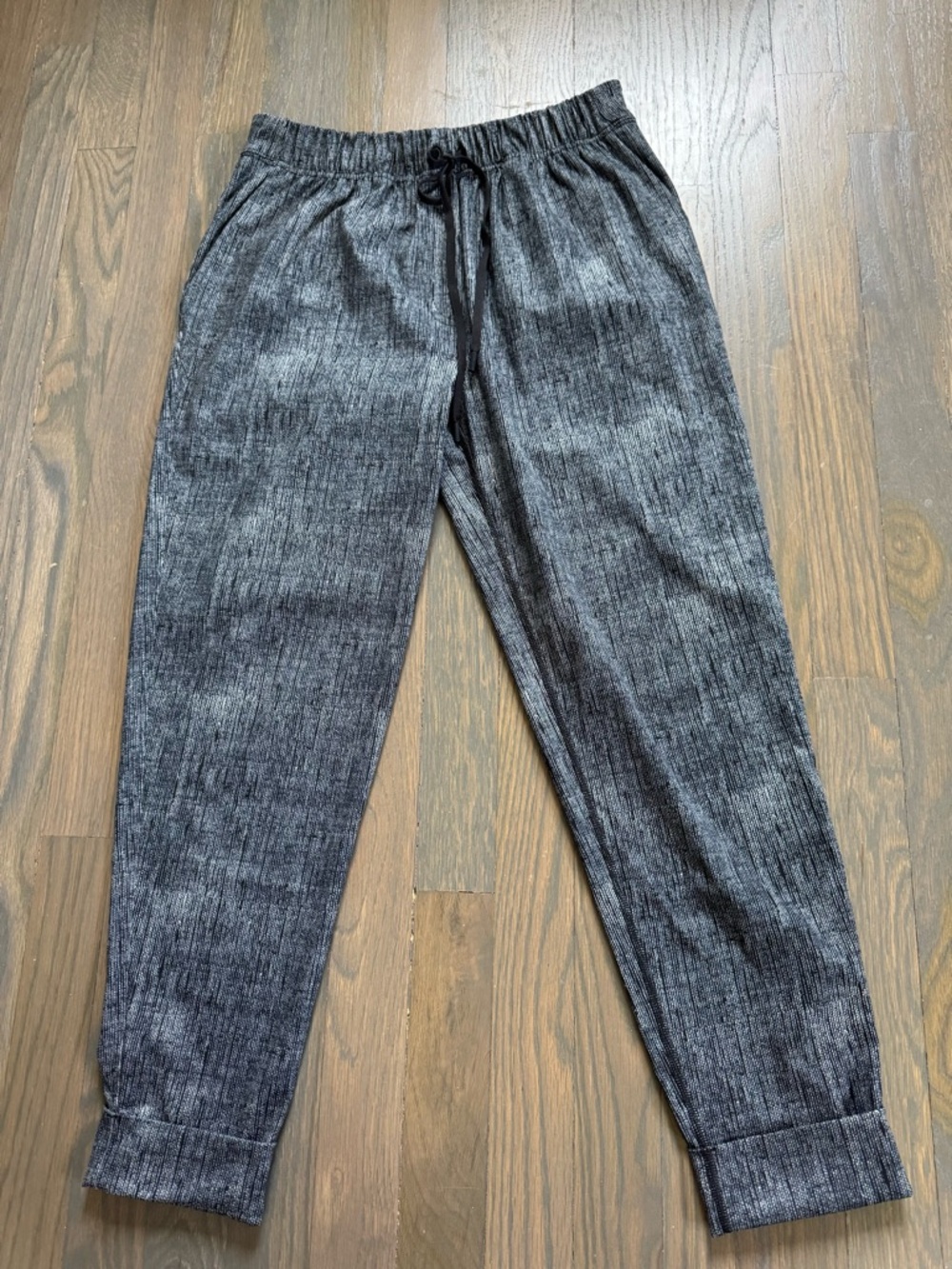 Lululemon jet crop